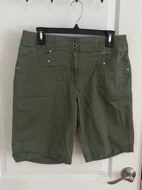 Karen Scott Olive Green Cargo-Style Women's Shorts